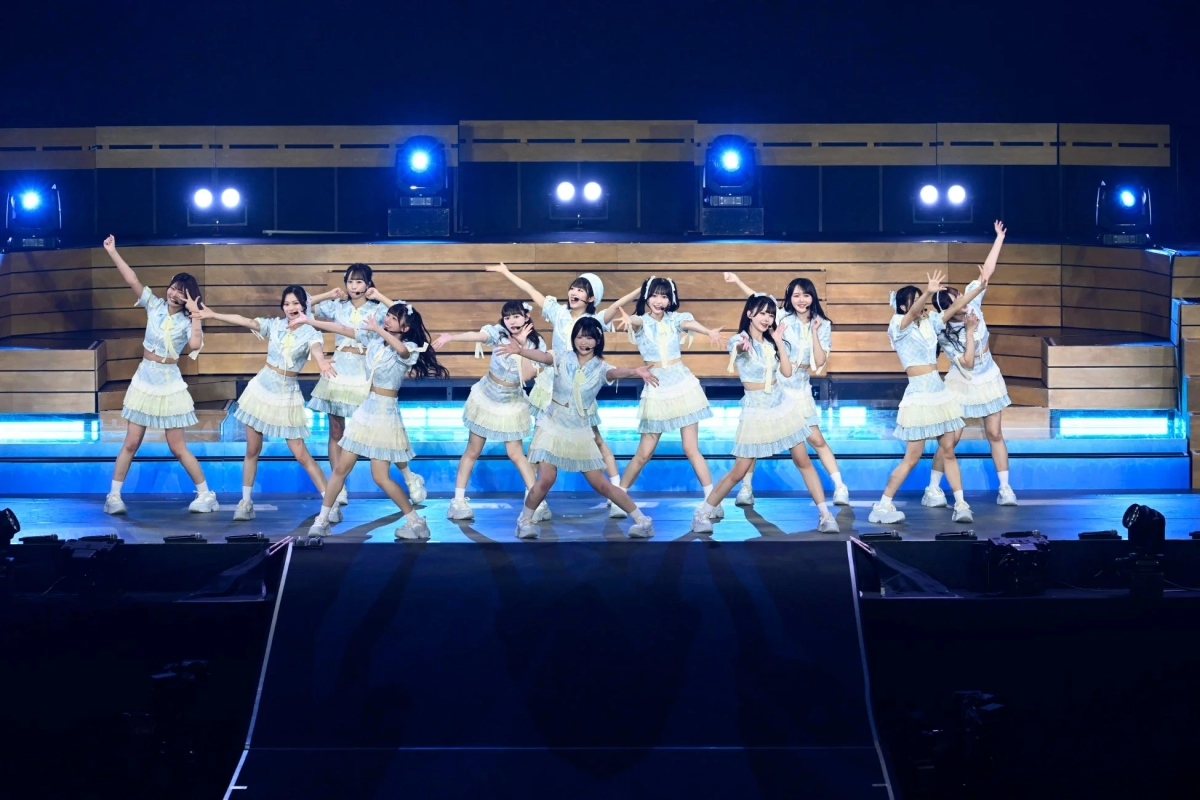 ≒JOY members performing on stage in colorful costumes