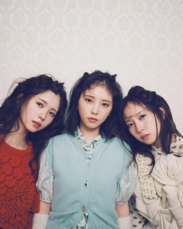 Yuki Yoda, Miku Kanemura, and Ayame Tsutsui on the cover