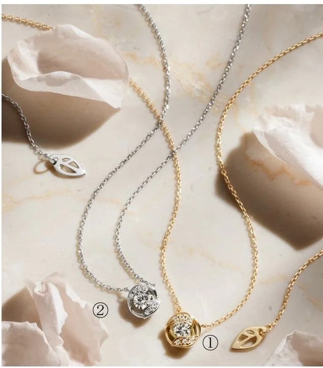 CHARMY Classic Rose in Bloom Necklace