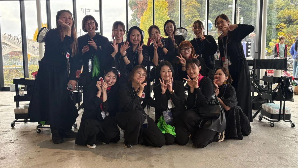 Group Photo of Salon Members