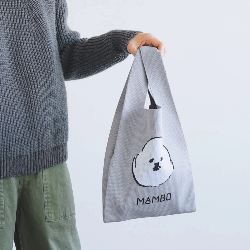 Lifestyle shot with MAMBO Knit Marche Bag