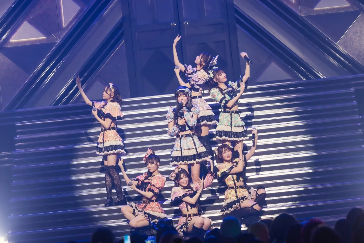 fav me performance with blue lighting