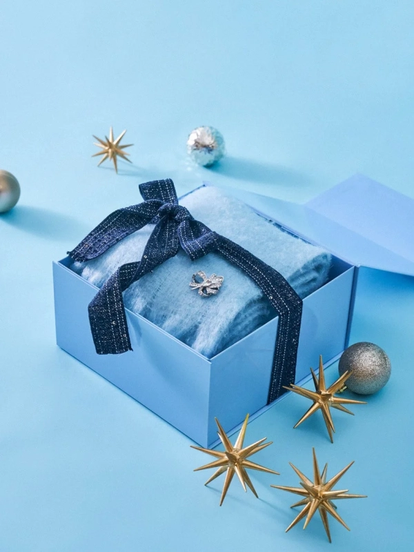 Brooch Attached Muffler