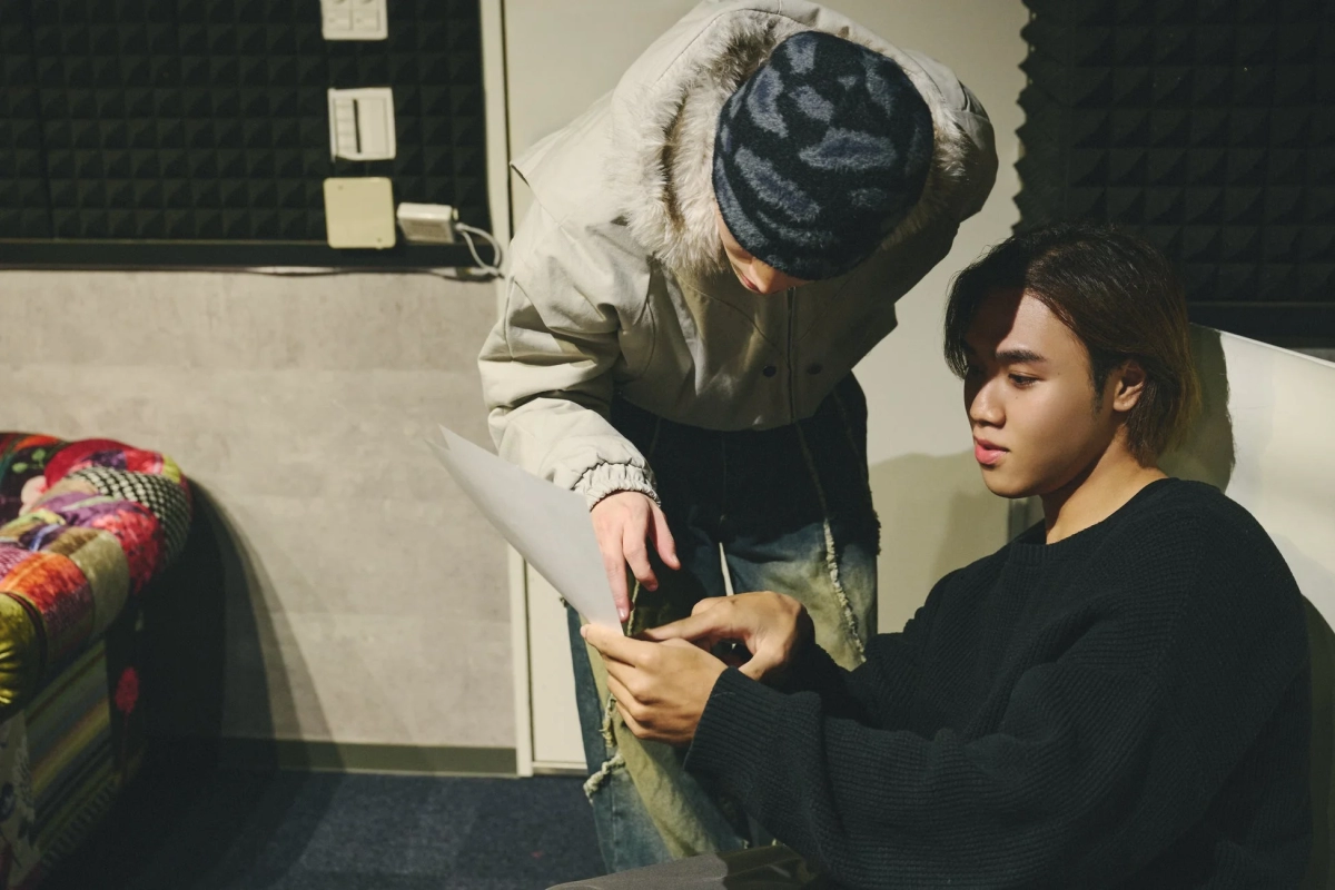 Two members discussing