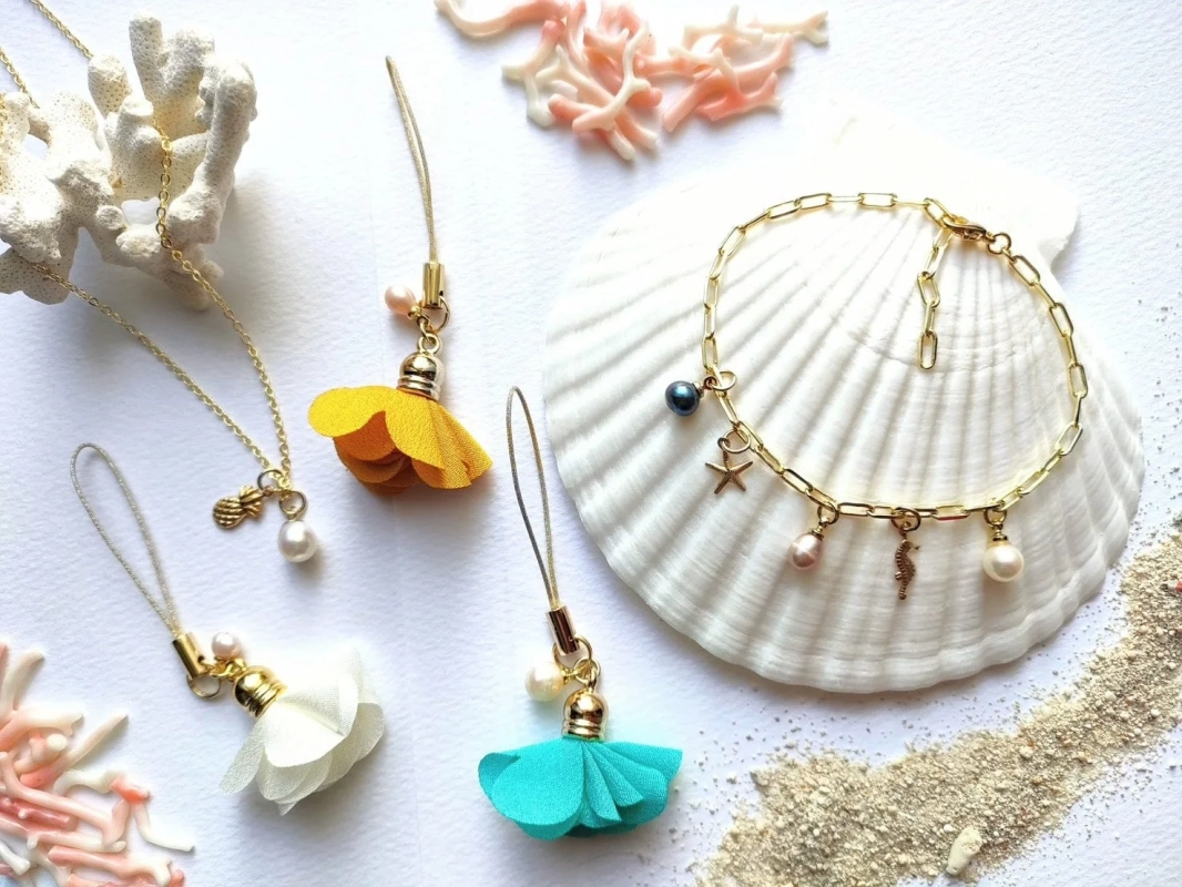 Tropical Accessories