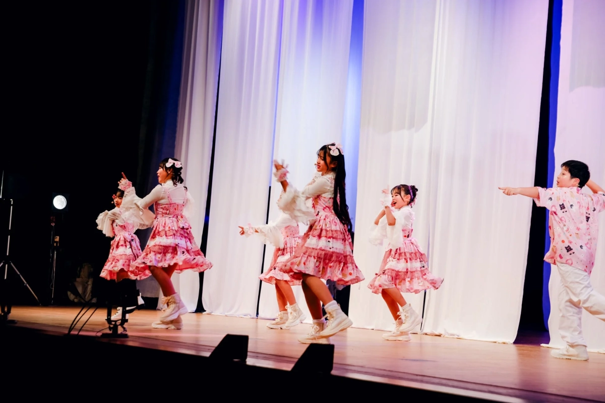 LumilU captivating the audience with their performance