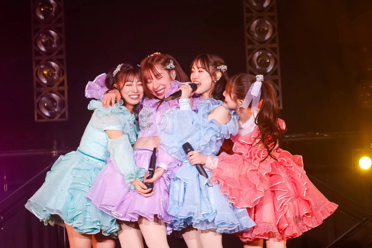 TEAM SHACHI members embracing on stage