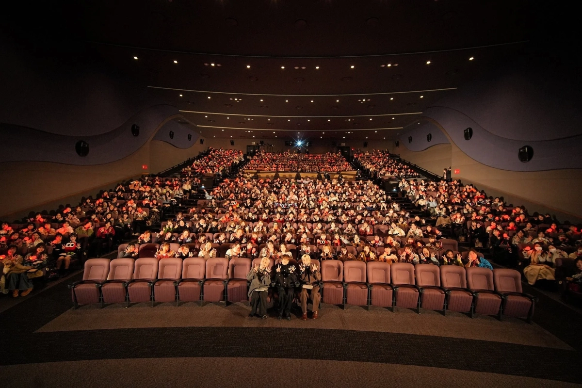 Audience with light sticks during the stage greeting