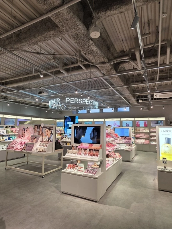 A:PERS store interior
