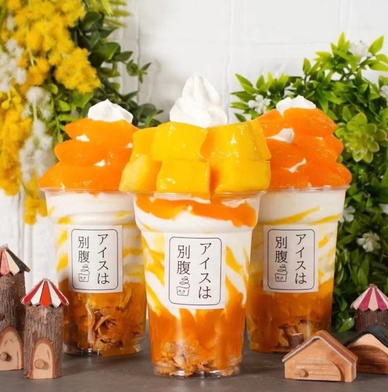 Mango parfaits from Ice wa Betsubara