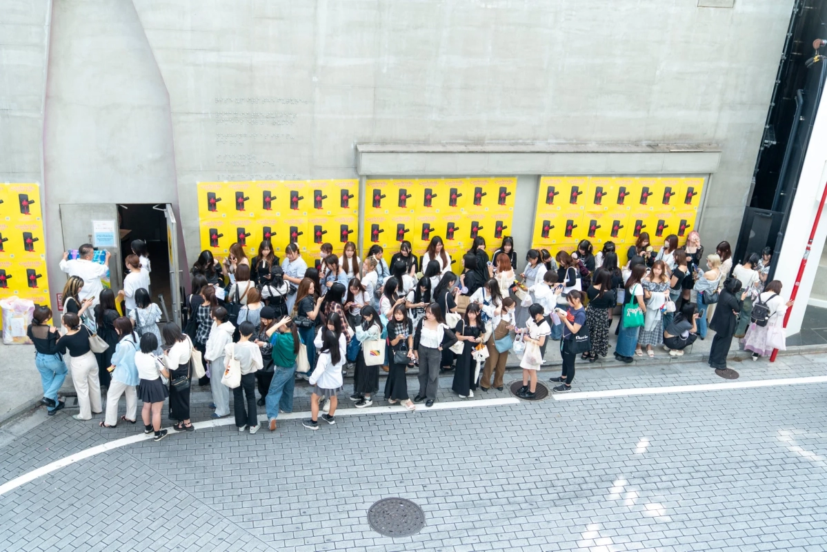 Cinderella POP UP Crowd