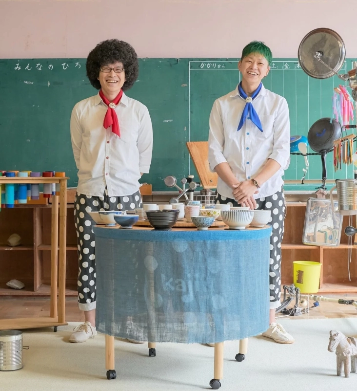 kajii performing with tableware