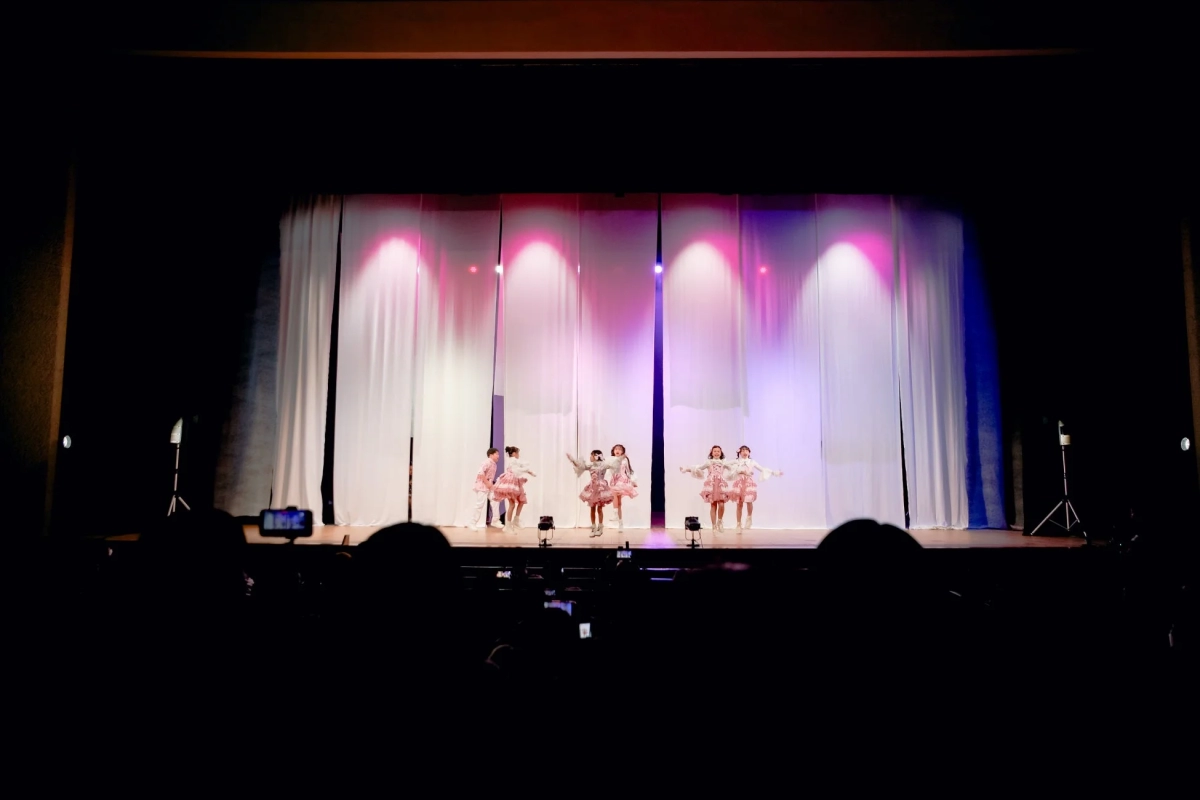 LumilU's energetic debut performance