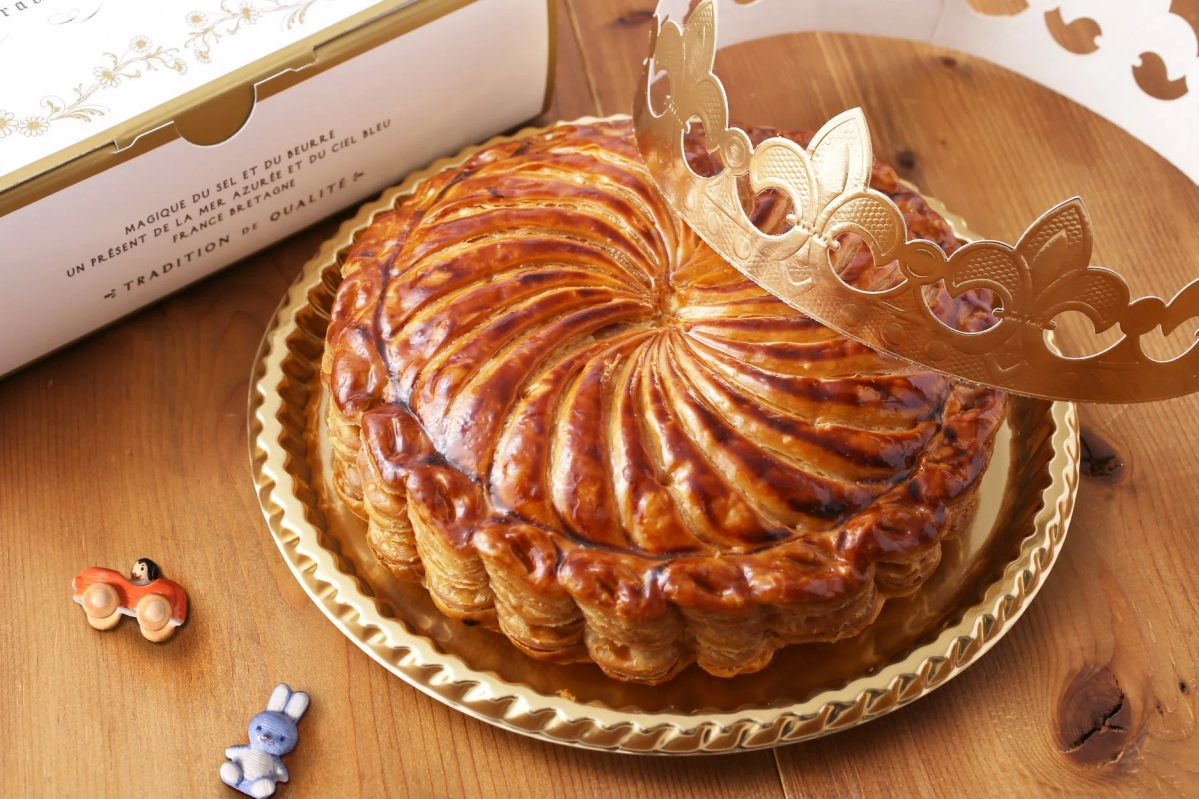 Galette des Rois with fève and crown