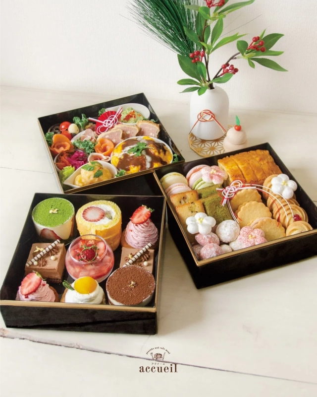 Accueil Oju - A three-tiered sweet box for New Year