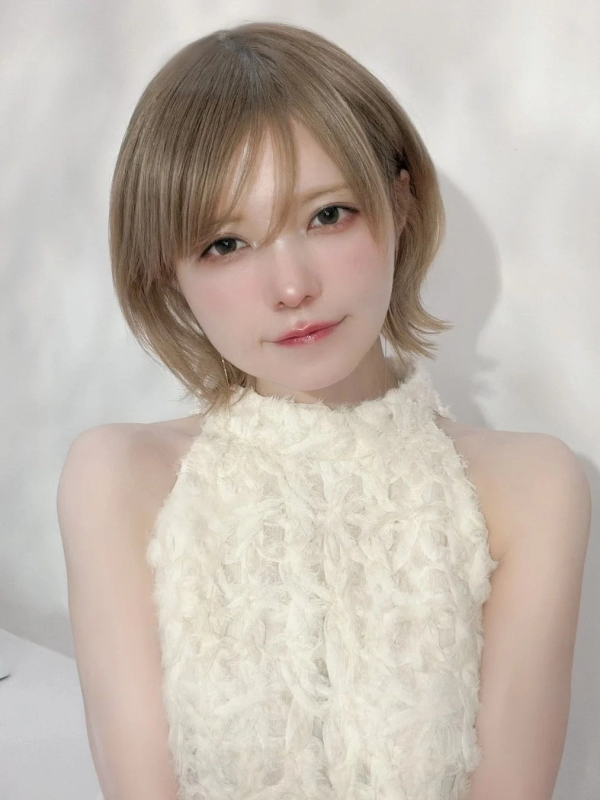 A portrait of Tsubasa Masuwaka smiling