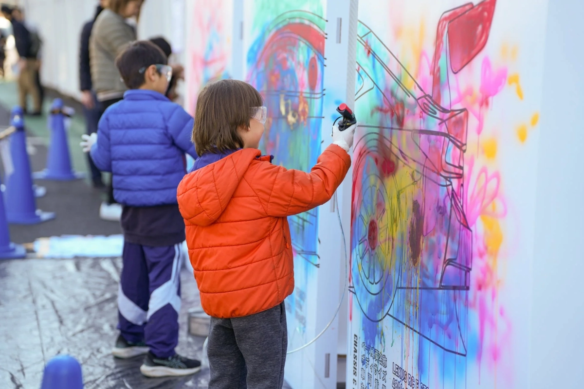 Children enjoying spray art workshop