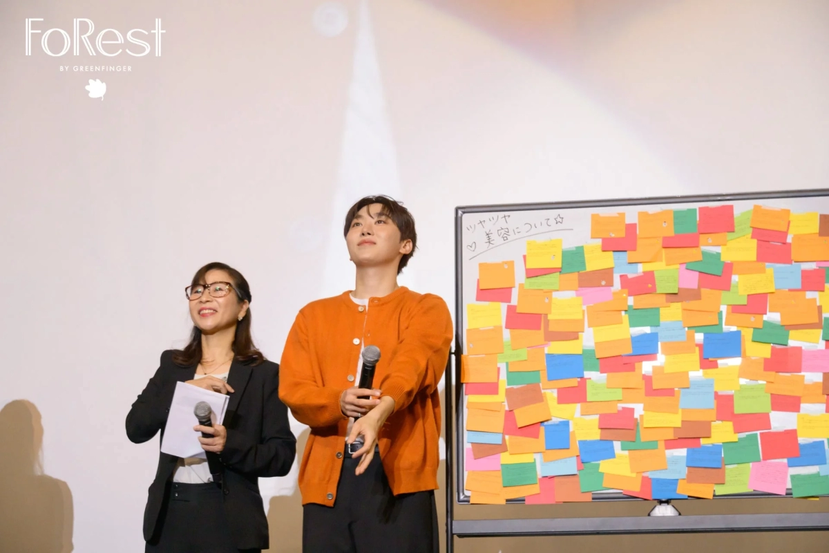 SEUNGKWAN discussing beauty topics on stage