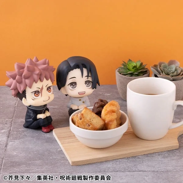 Jujutsu Kaisen lookup figures with sweets and coffee