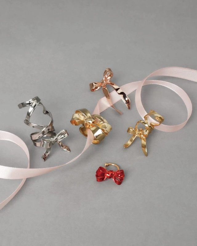 LOVE BY e.m. Ribbon Motif Rings