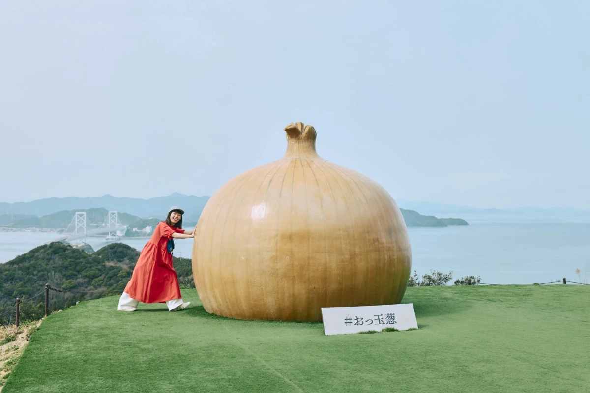 Giant onion monument "Ottama-negi" at Awaji Island