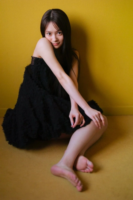 Momoka Ito's blt graph.vol.114 Limited Edition Feature