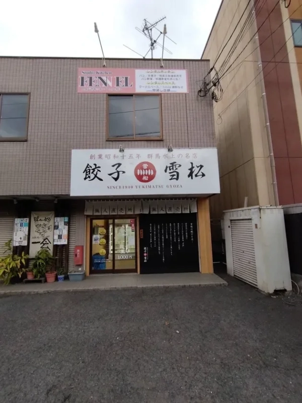 Exterior (2nd floor)