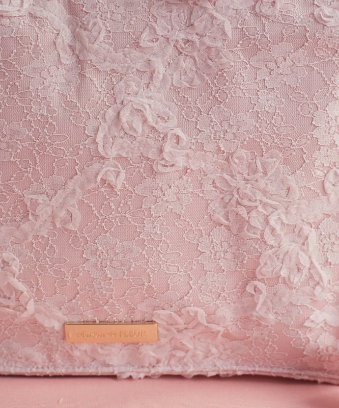 Maison de FLEUR Gold Plate and Lace Detail