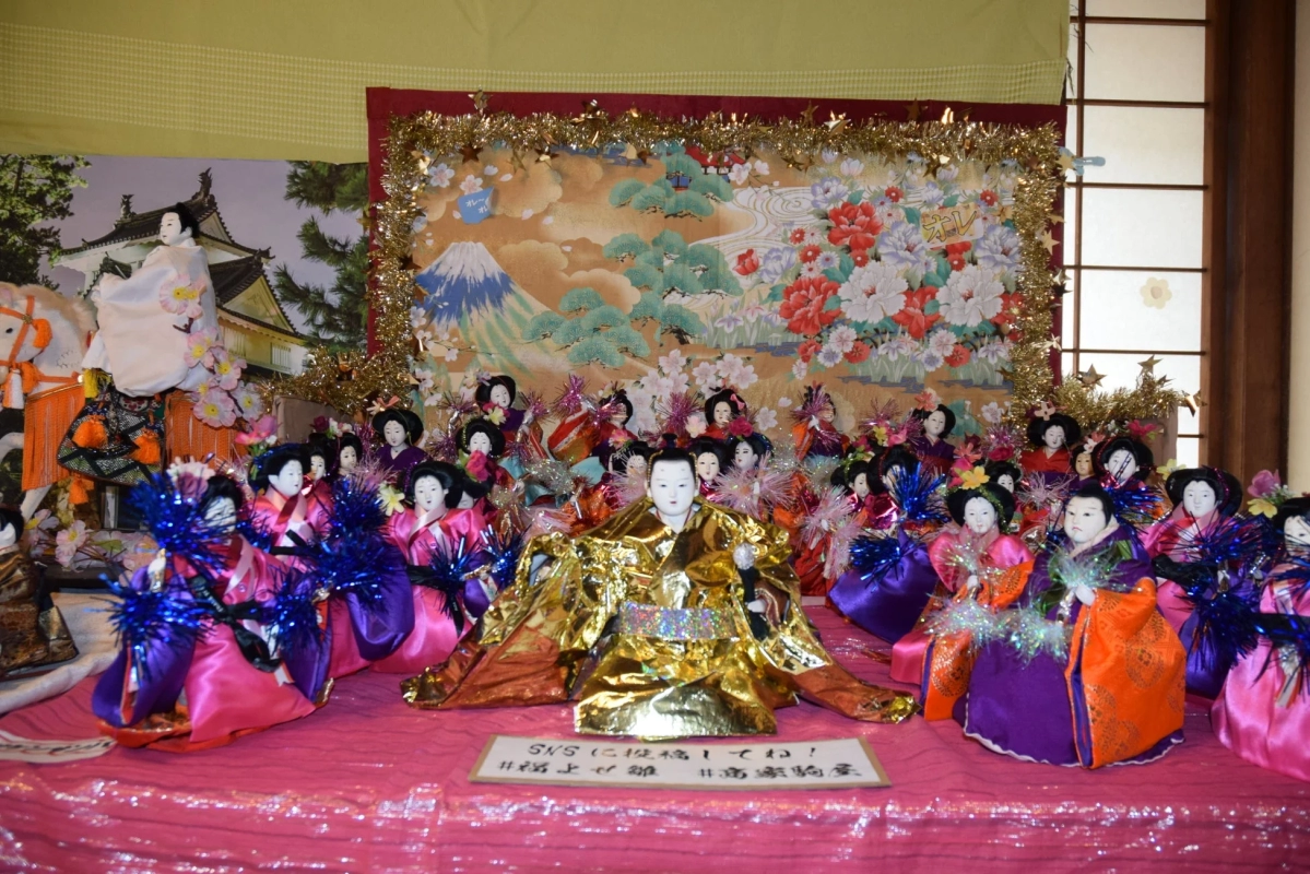 Fukuyose Hina dolls with Mt. Fuji