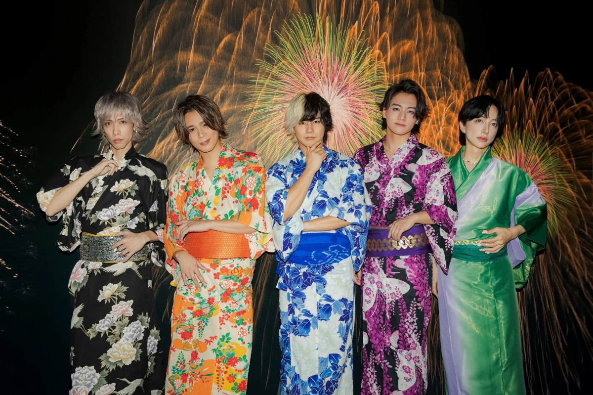 Real Piece in yukata with fireworks