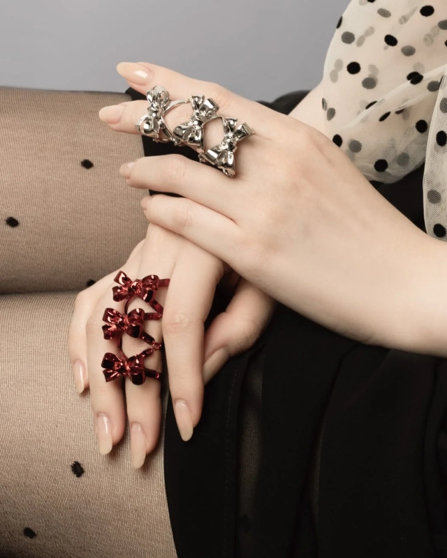 LOVE BY e.m. Red Ribbon Armor Ring