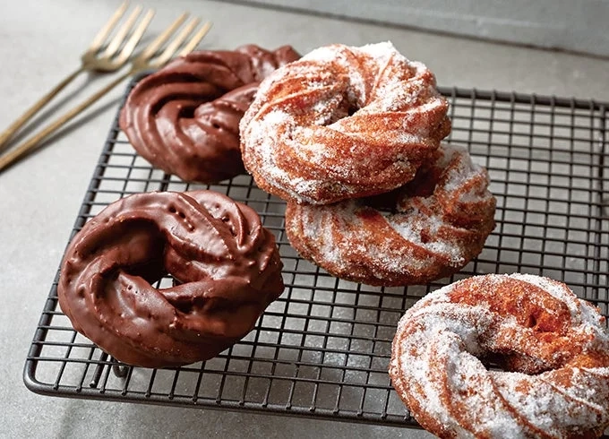 THE BAKE Sugar French Cruller