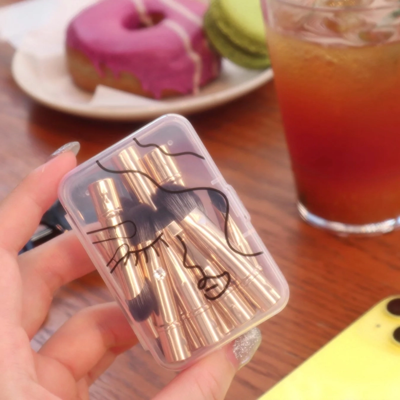 Pocket Atelier in a cafe setting