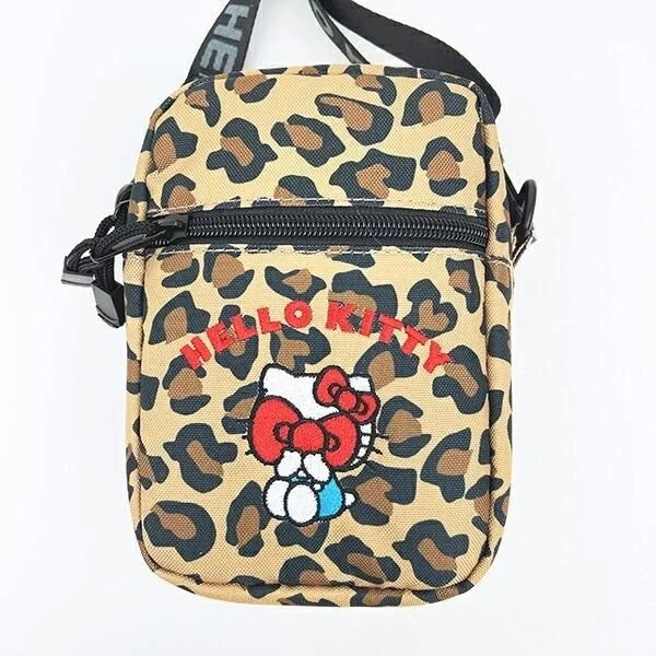 Leopard print bag detail