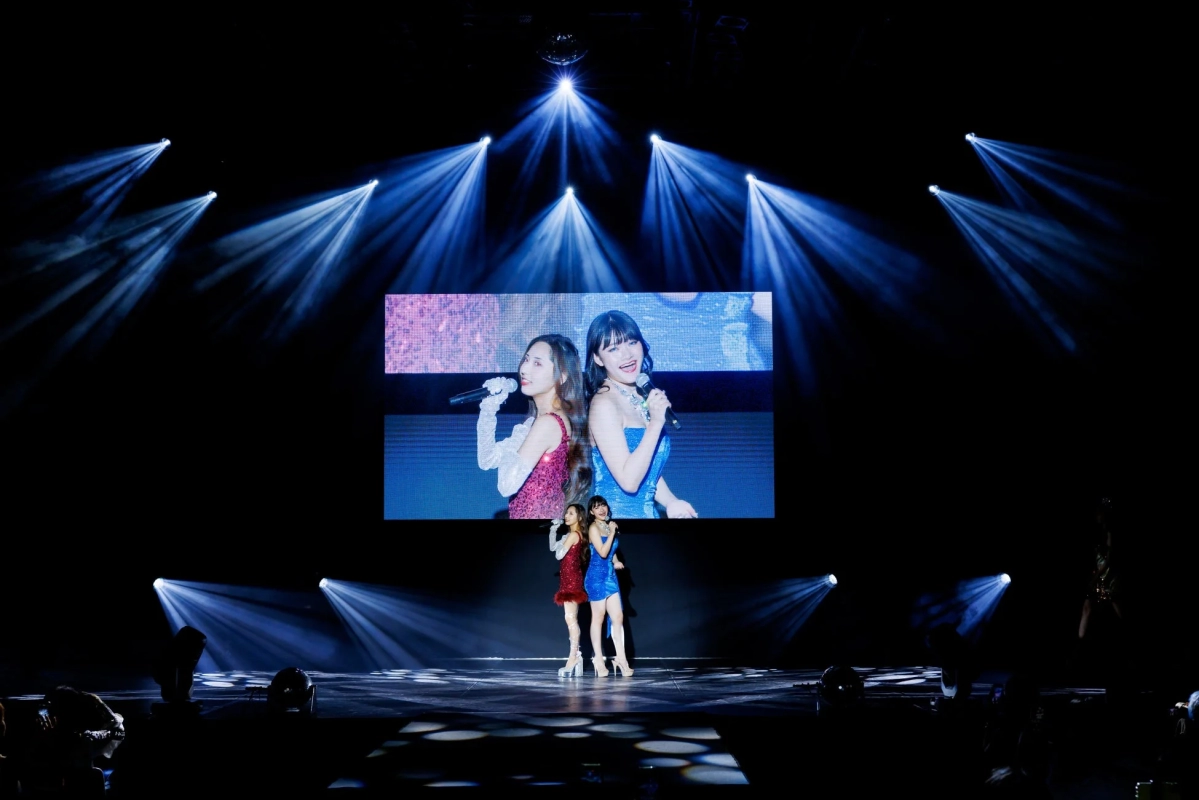 Left: Kaya Tsuruda (red), Right: Shion Aoyagi (blue)