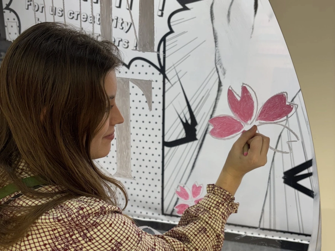 Woman drawing a cherry blossom design with Kitpas