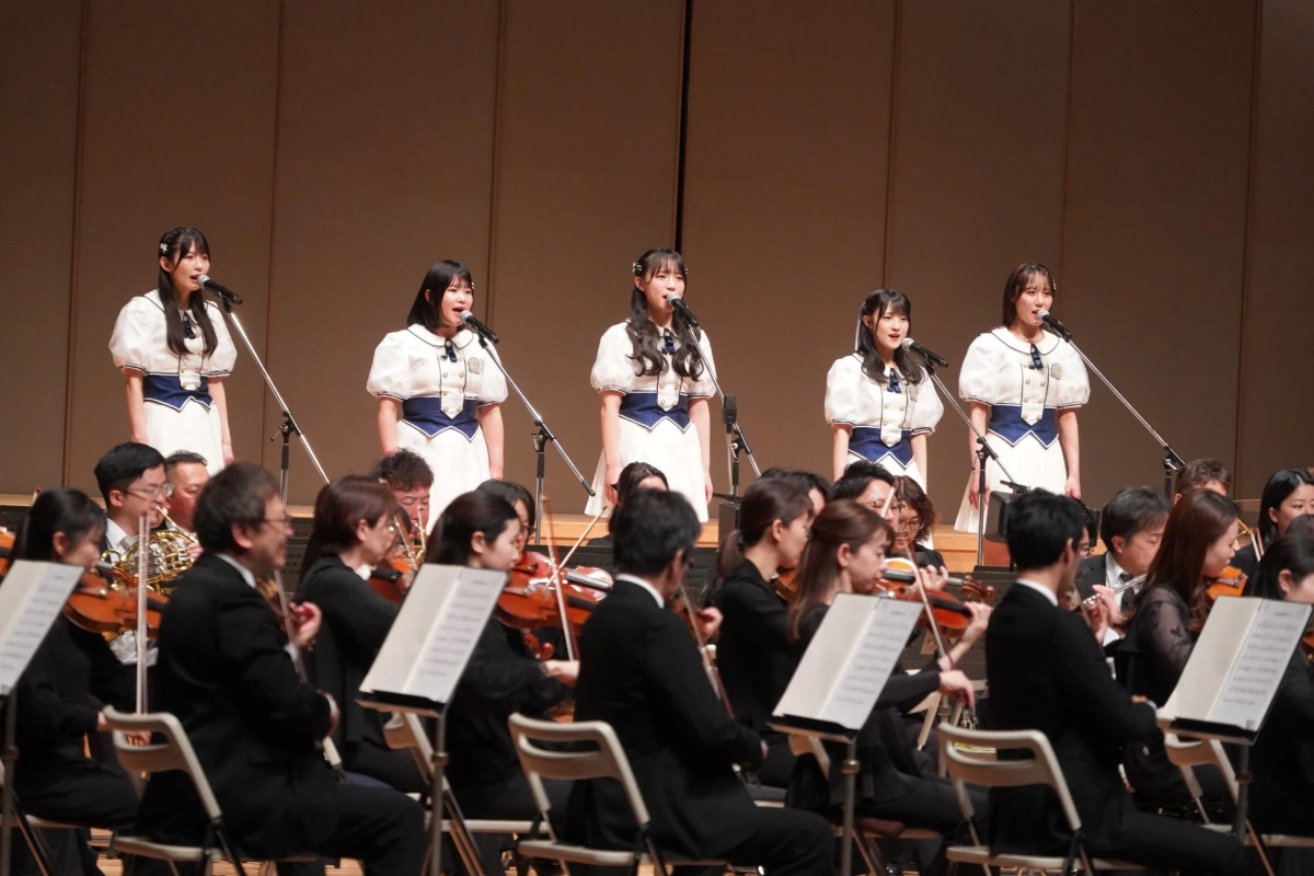 STU48 members with orchestra