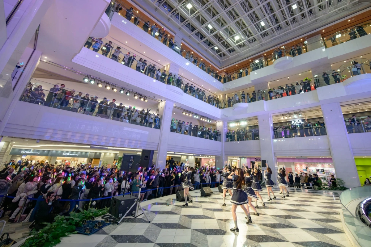 Audience at Karen na Ivory's release event