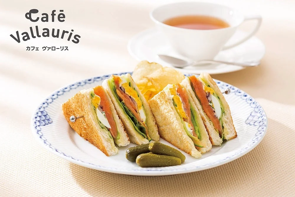 Smoked Salmon and Cream Cheese Clubhouse Sandwich