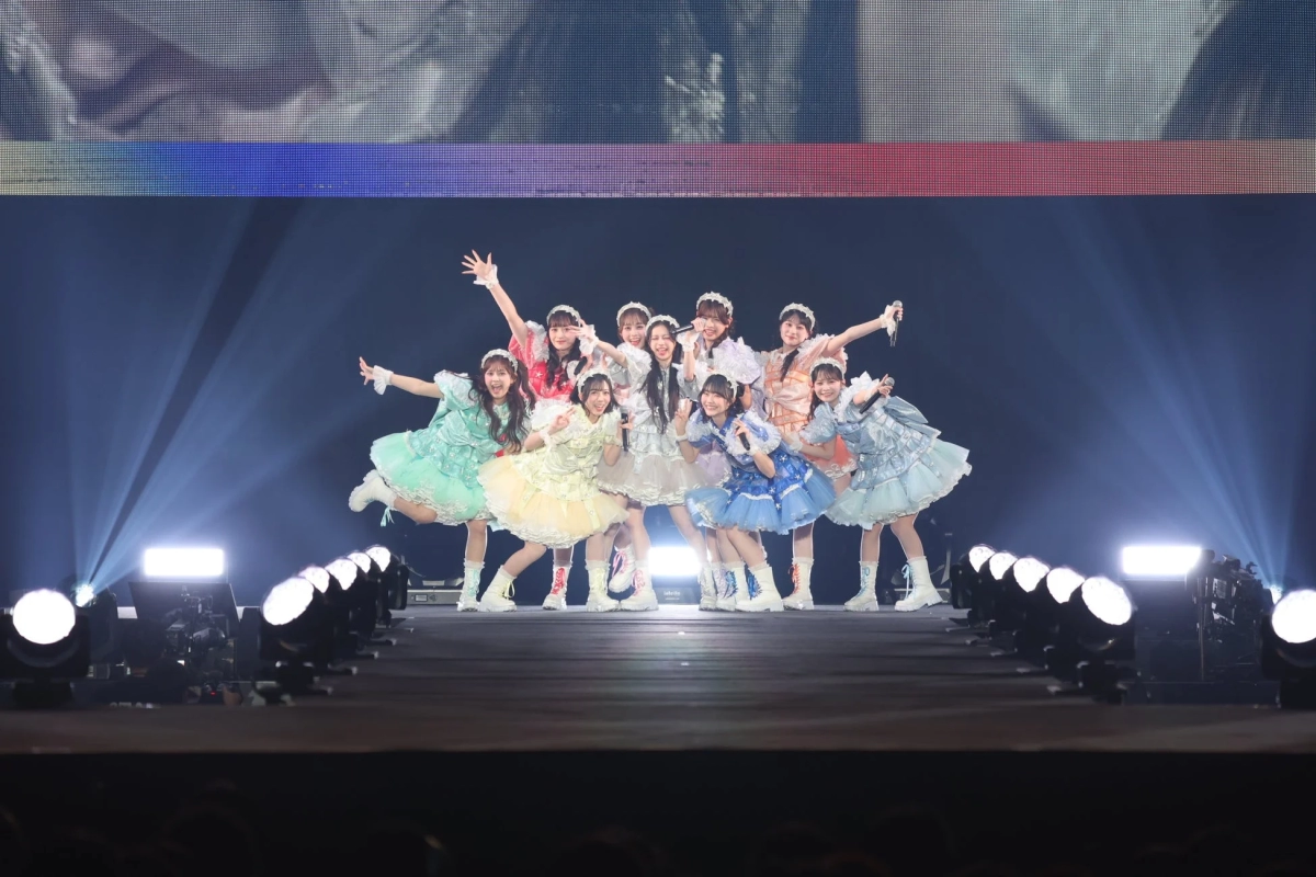 MORE STAR performing live