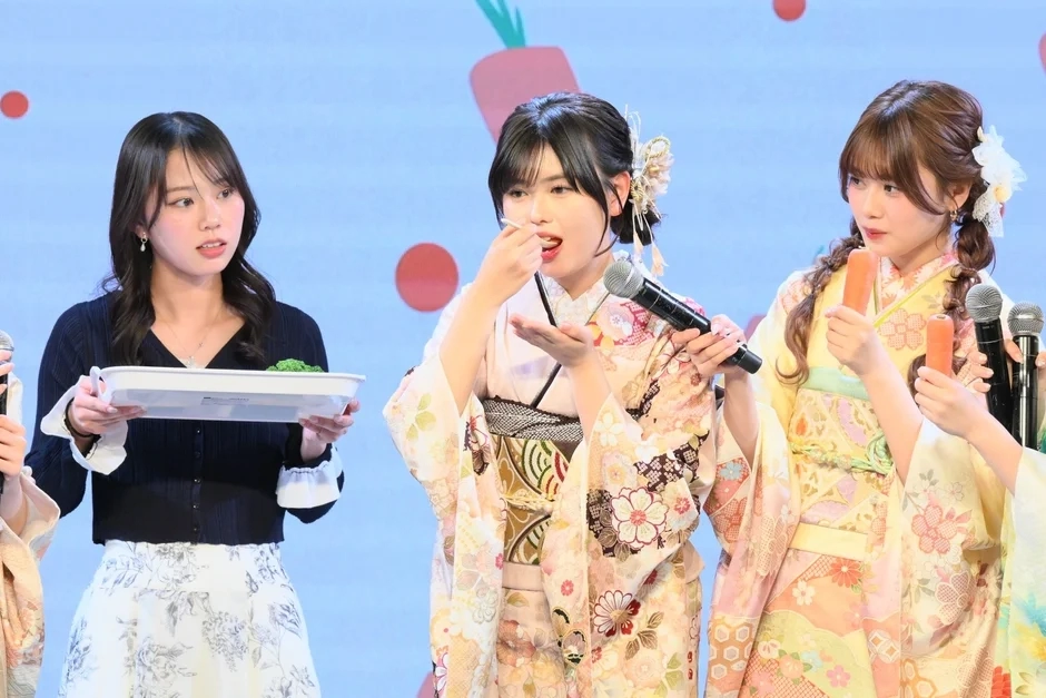 Nagahama Hirona trying carrots