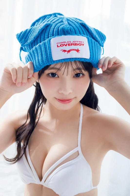 Kawamoto Kei in her first solo gravure