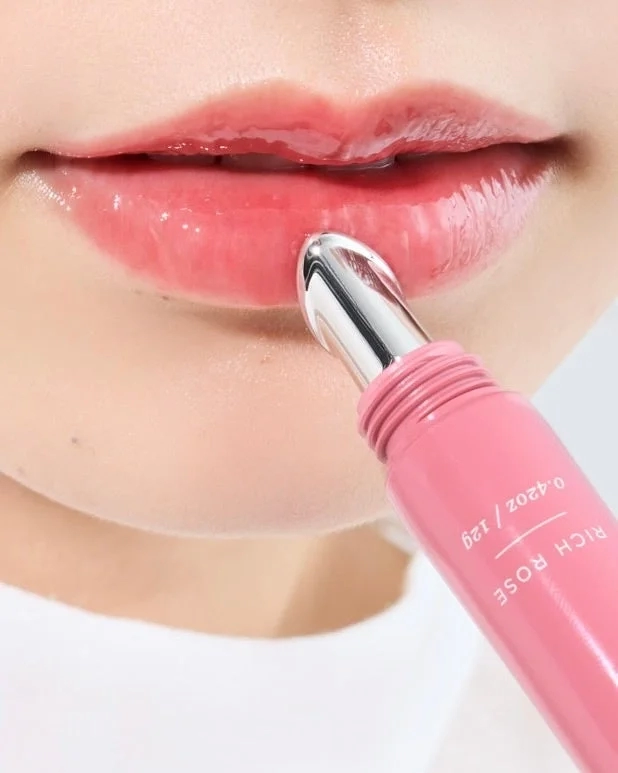 Lip application with metal applicator