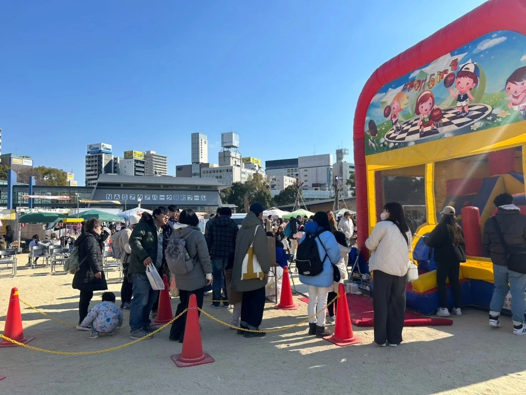 Air playground, crowd, NAS Aquapark Tatsumi Pool