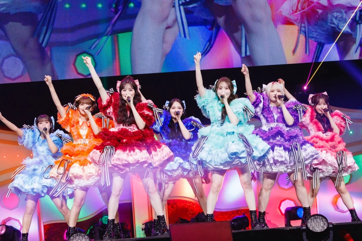 CANDY TUNE performing in colorful frilled outfits