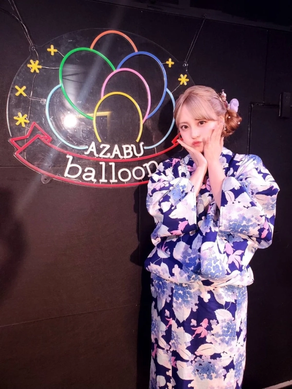 Woman in yukata at AZABU balloon