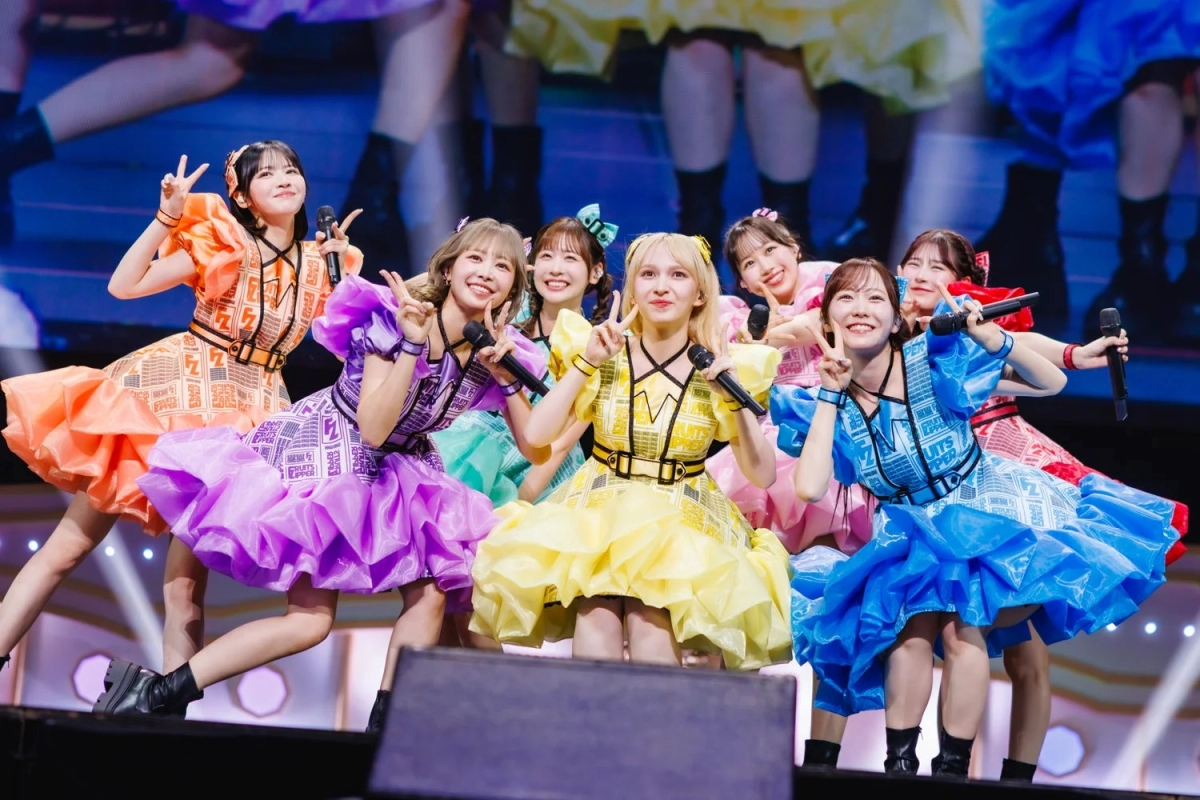 FRUITS ZIPPER performing on stage