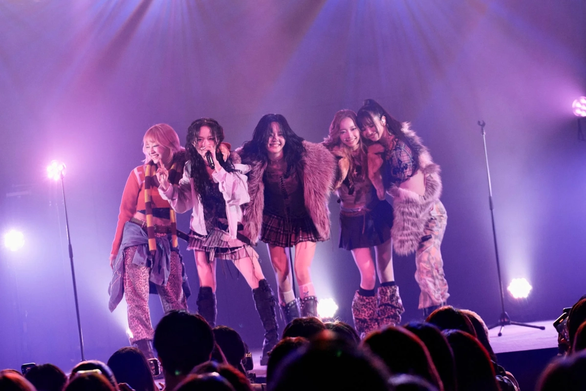 MYERA group live performance