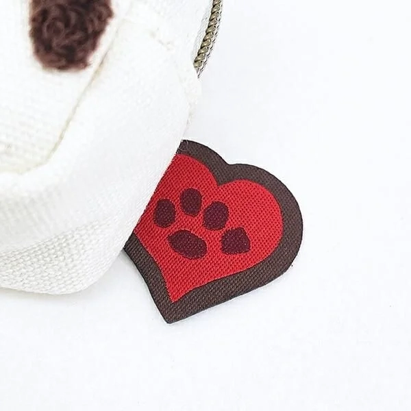 Carabiner mini pouch heart tag close-up