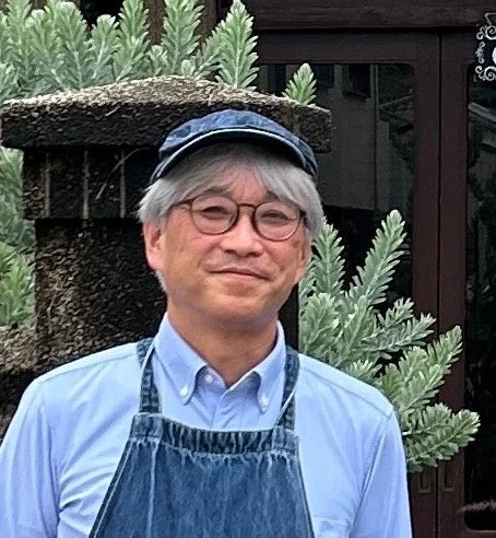 Junji Iiyama, master of Yakuzen Kissa KURA, smiling gently